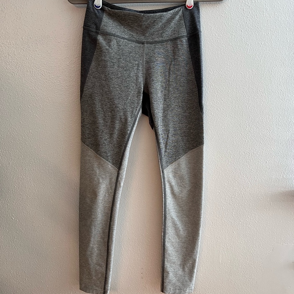 Outdoor Voices color blocked cropped leggings